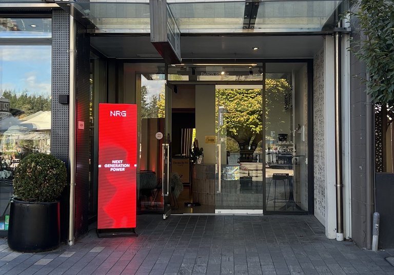 TomTom AV Productions conference totem way finder screen LED - 6