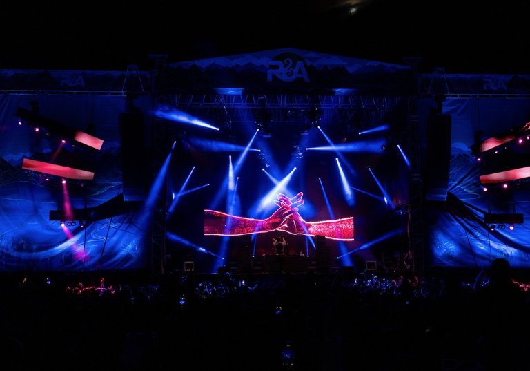 TomTom Queenstown AV Productions Festival music lights - 5