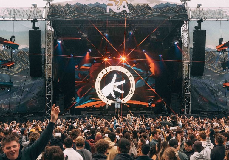 TomTom Queenstown AV Productions Festival music lights - 1