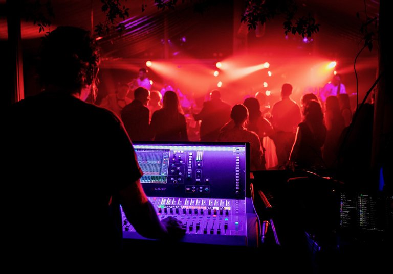 Queenstown Events Productions AV TomTom Winehouse